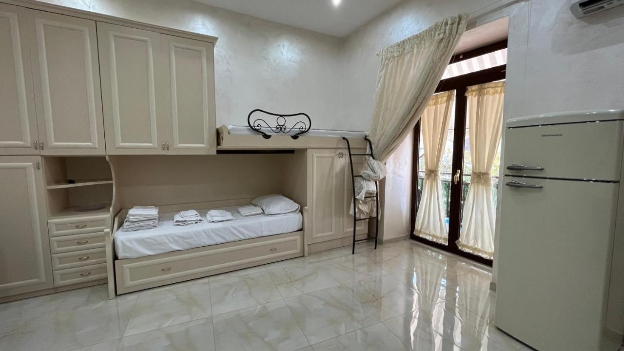 B&B Sasi Napoli Esterno foto